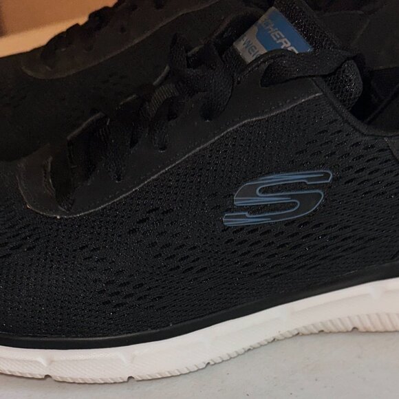 Men's Skechers Swift Fit Lite-weight Size 10.5 US - Picture 3 of 7